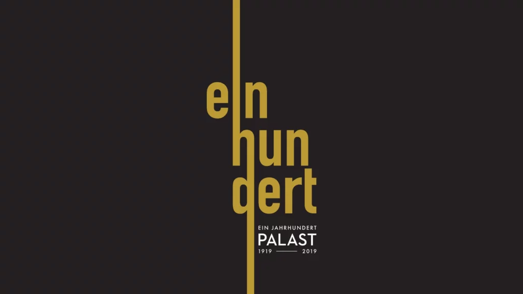 Ein Bild zeigt das Logo der Kampagne "100 Jahre Palast" des Friedrichstadtpalast Berlin