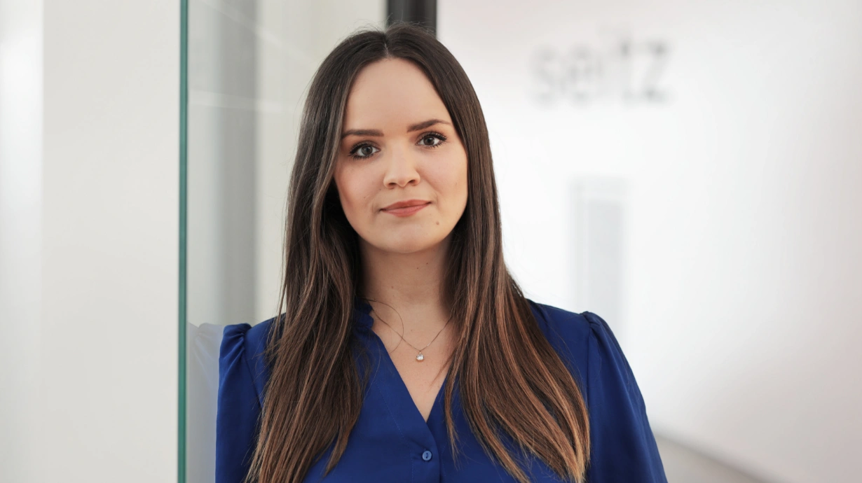 One picture shows Nicole Barz from Seitz in a dark blue blouse.