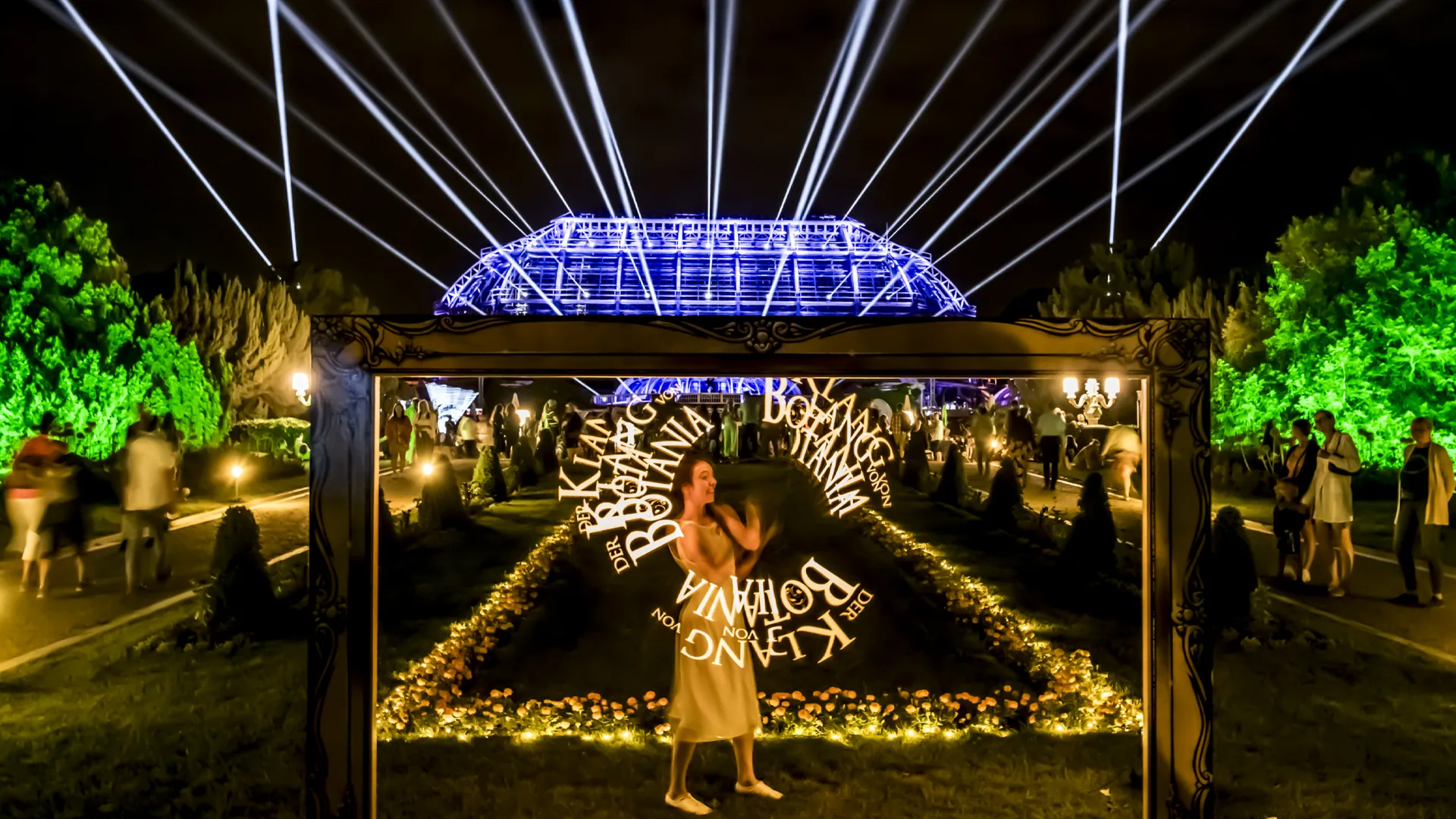 A picture shows artists at the Botanical Night in the Botanical Garden in Berlin.