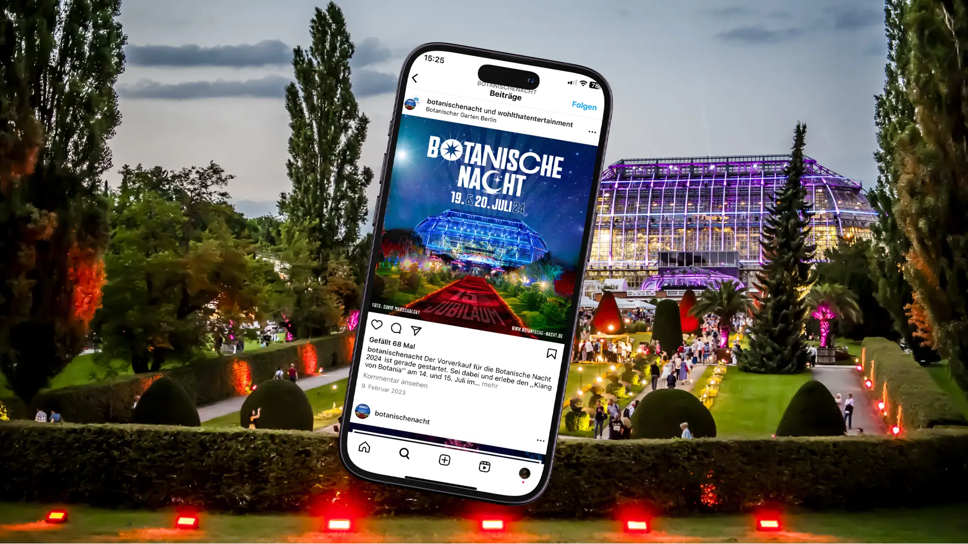 A picture shows the motif and an Instagram post of the Botanical Night in the Botanical Garden in Berlin.
