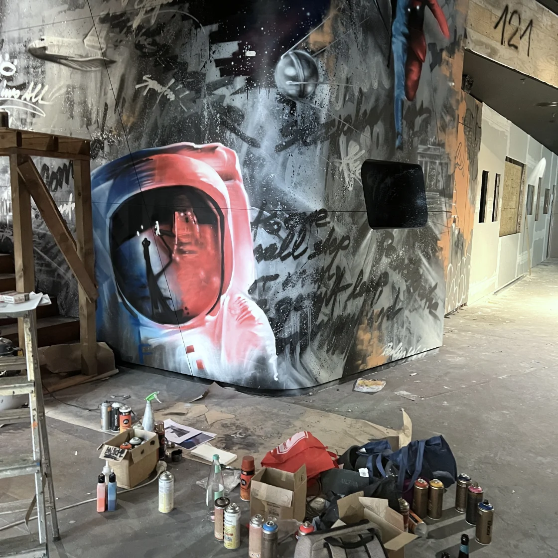 One picture shows a graffiti of an astronaut.