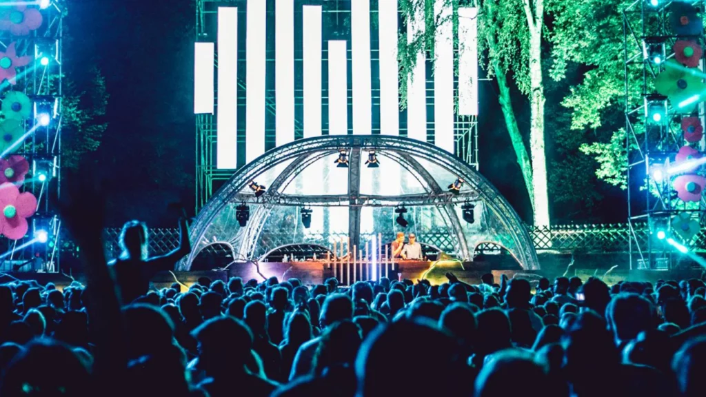 Ein Bild zeigt das Sommerliebe Festival, Nürnbergs größtes Festival für elektronische Musik.