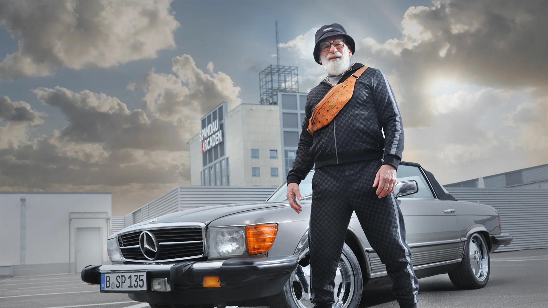 A picture shows a man in a jogging suit in front of a Mercedes car in the Spandauer Arcaden shopping center in Berlin.